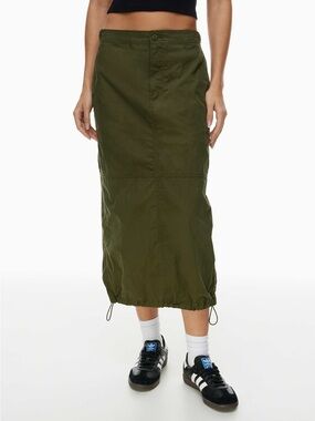 Aritzia TNA Women’s Arsenal Midi Cargo Skirt Mid Rise in Green 4
